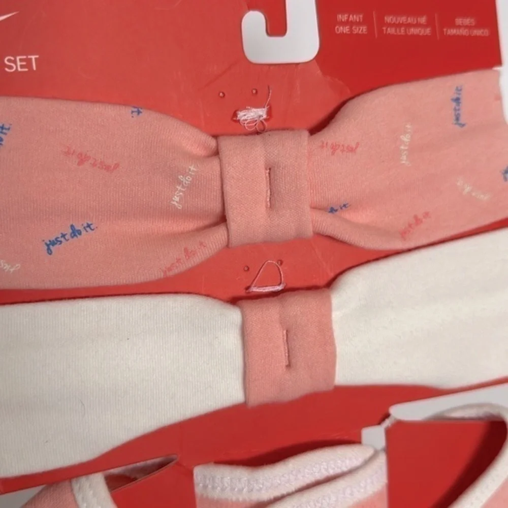 Nike Baby 0-6month Bib Set - 3pc Girls Pink NWT
